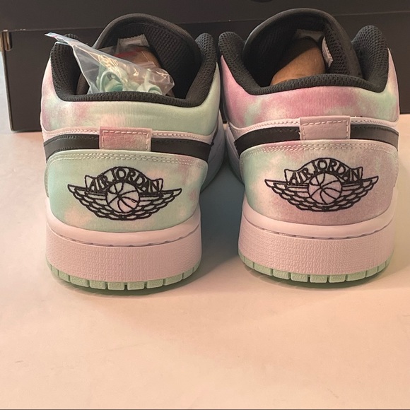 Air Jordan 1 Low Mens Size 10 Basketball Sneakers White & Mint - Picture 5 of 10